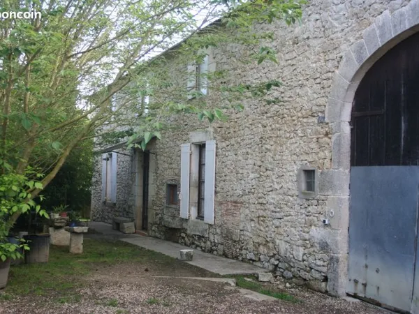 Vends ancienne ferme sur terrain clos