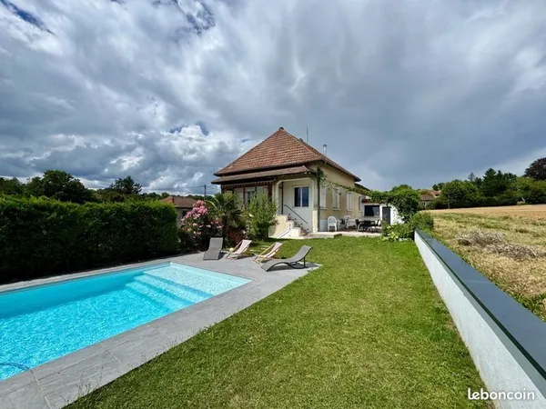 Maison meublée 180 m² - 5 ch dont suite parentale - piscine - jardin - Villieu