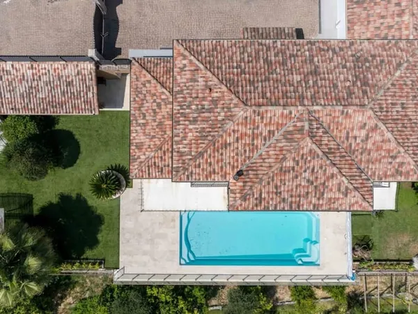 VILLA PISCINE NICE FALICON