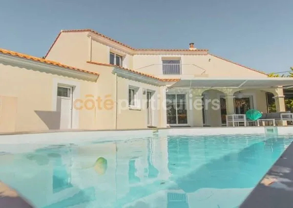 Maison 12 pièces 251 m²