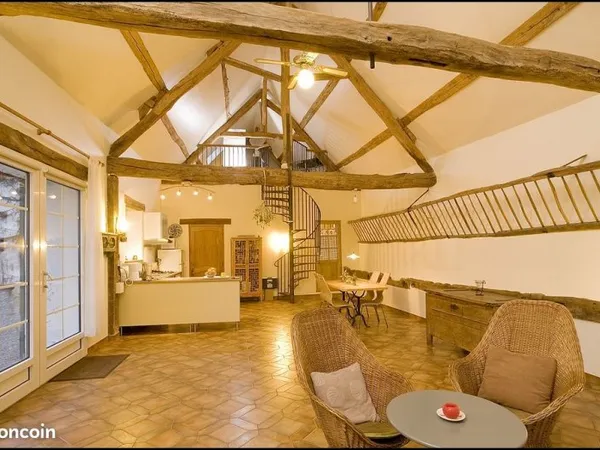 Ancienne écurie restaurée du XVIII e