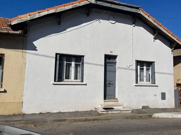 A vendre maison mitoyenne 3 pièces de 65 m2 avec grand garage sur terrain de 295 m2