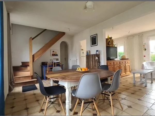 4 Chambres Bel esapce en pelouse. Garage et dépendance