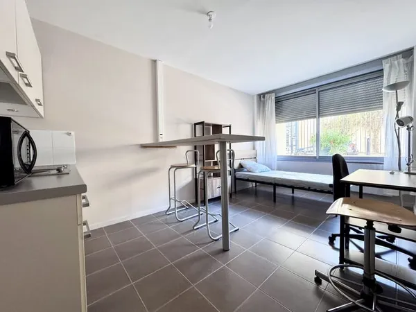 NIMES / DAUDET - STUDIO MEUBLE A Nîmes
