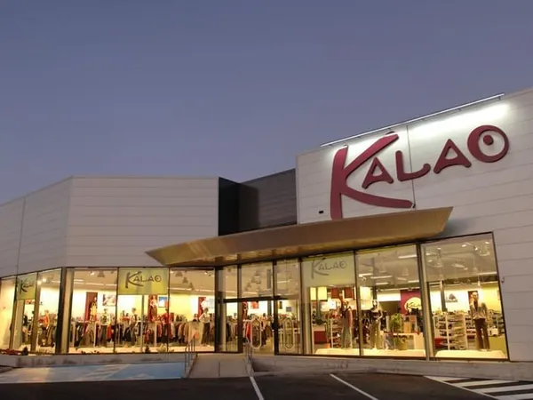 Cellule Commerciale de 1000 m² à Louer - Plain-Pied avec Accès Fonctionnels