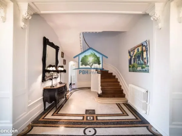 Maison 8 pièces 340 m²
