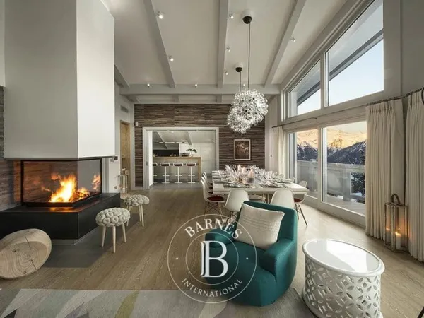 Contemporary - 7 bedrrooms chalet- Ski in Ski out
