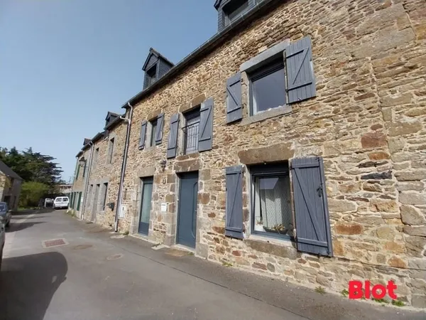 A VENDRE Chez BLOT IMMOBILIER de PLEUDIHEN SUR RANCE - Maison T5 - LA VILLE ES NONAIS