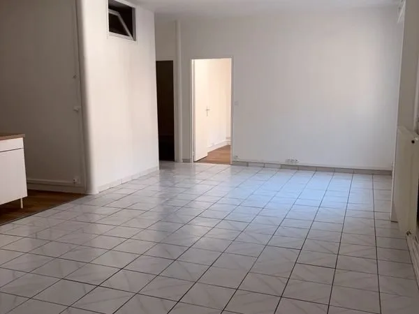 GRAND F3 refait à neuf 3 pièces + garage