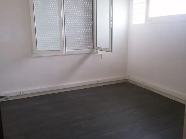 Bureau et espace de travail Location Lons  120m² 1000€