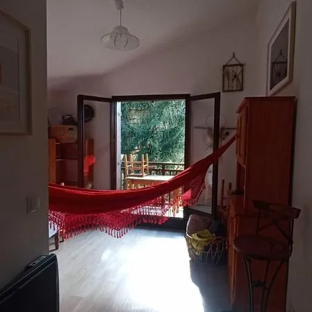 Loue T1 bis rénové et lumineux de 25m², entièrement meublé et équipé avec balcon sans vis à vis