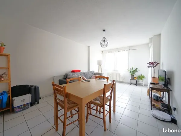 Appartement, garage fermé et cave en location - Quartier Europole