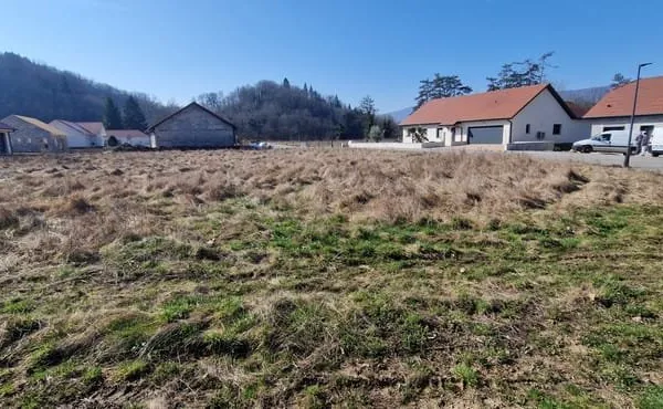 Terrain constructible de 823 m2 Lot 22