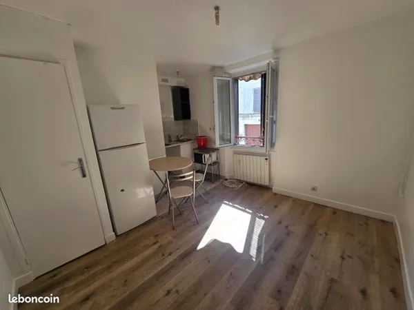 Studio raffraichit - 300 m de la mairie et Metro