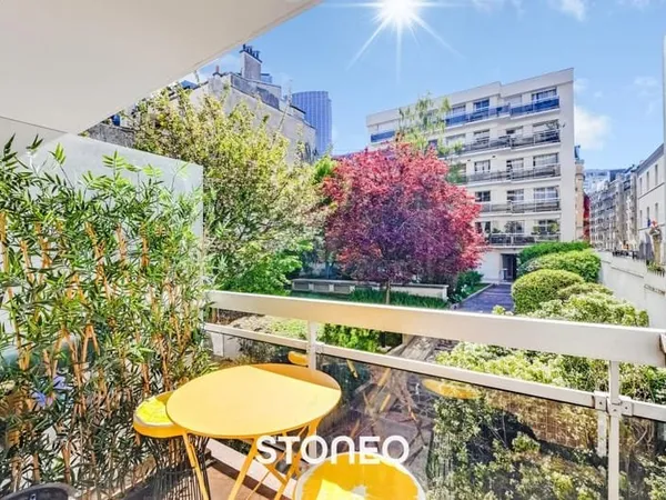 Rue de Vaugirard - Studio lumineux et parfaitement au calme au pied du métro et des commerces