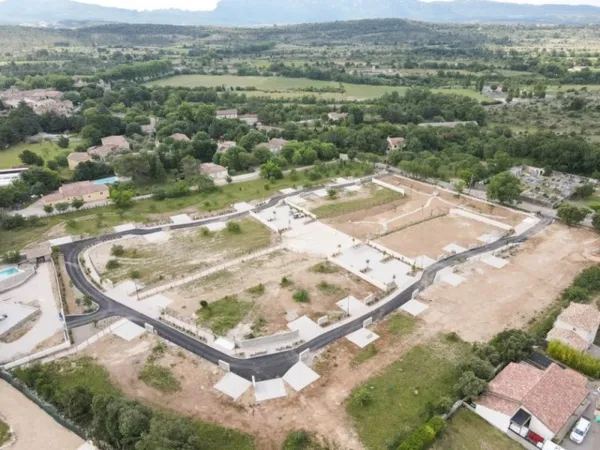 Terrain 900 m²