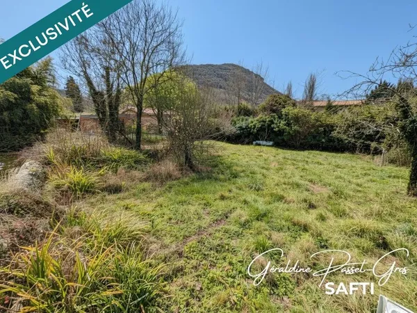 Terrain constructible dans une impasse au calme avec étang