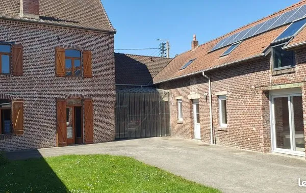 Ancien corps de ferme en centre ville