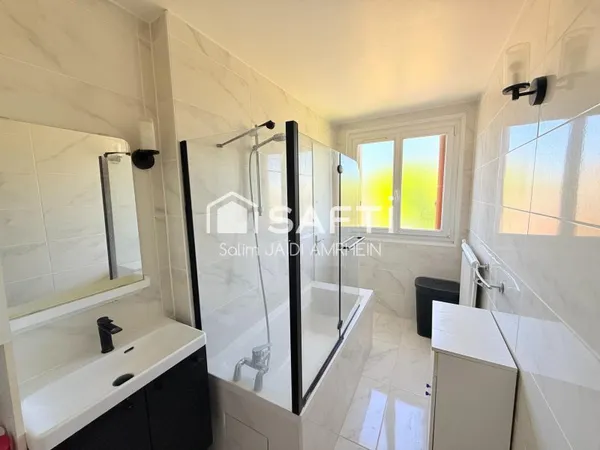 Appartement lumineux proche RER E, balcon, parking