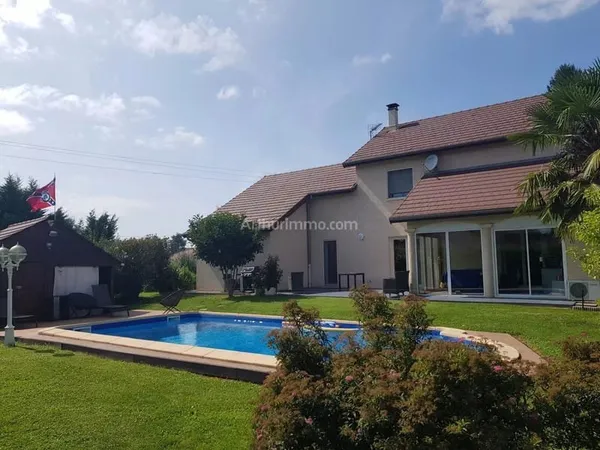 Villa + studio + piscine, terrain de 2348 m²