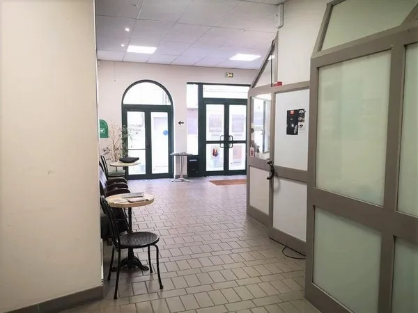 Bien immobilier de rendement Vente Pézenas  366m² 163000€
