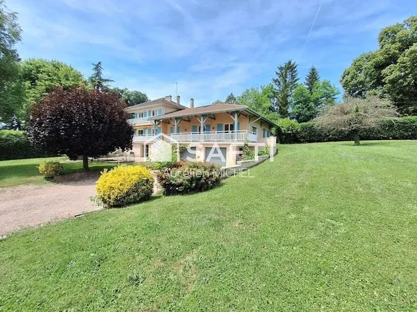 Maison 9 pièces 245 m²