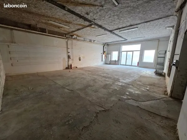 Local 120 m² Cercié