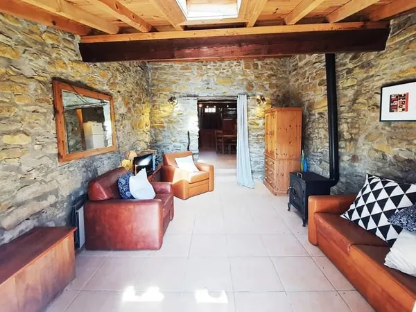 Maison de caractère avec terrasse et jardin