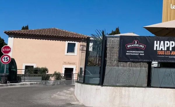 Location 130m2 1700 plan de campagne my expobat