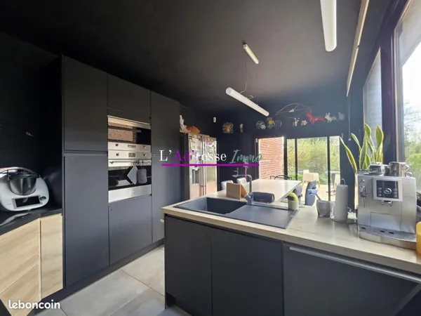 Maison 10 pièces 236 m²