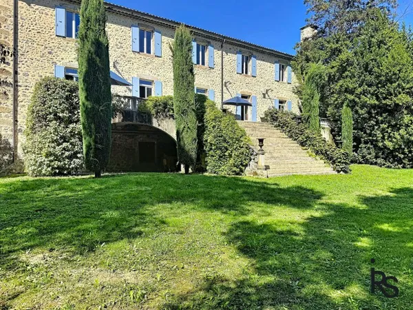 Une splendide maison de Maître et 5 logements indépendants a
