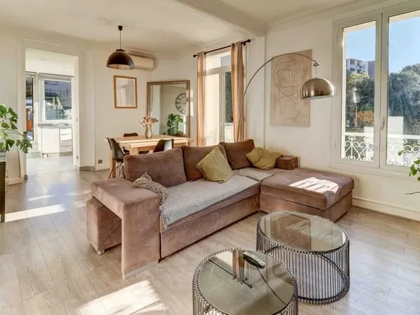 NICE HAUT DE CIMIEZ GRAND APPARTEMENT 2 PIECES + TERRASSE
