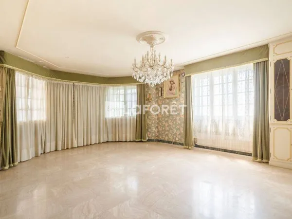 Maison 11 pièces 240 m²