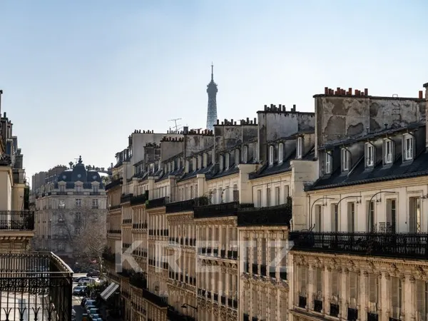 OFF MARKET . Paris 16ème . 330 m2 étage élevé .4/5 chambres