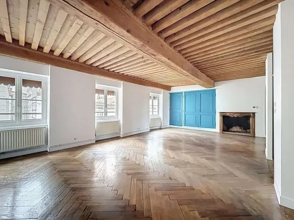 Appartement Duplex T4 - 113m2 - LYON 2 - Poutres apparentes - rue calme