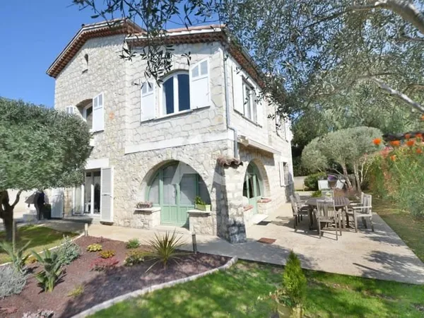 JUAN-LES-PINS - VILLA PROCHE DES PLAGES A PIED