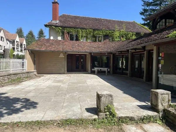 Local commercial 800 m²