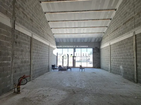 Local commercial 170 m²