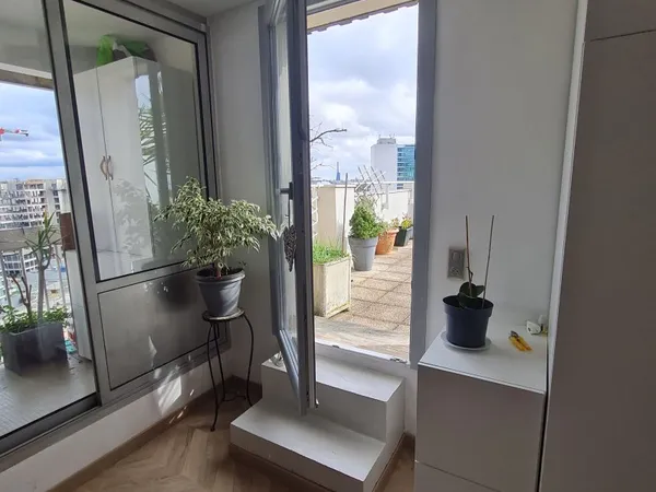 Vends appartement 58m² Puteaux, grand 2 pièces avec terrasse de 35m² plein sud