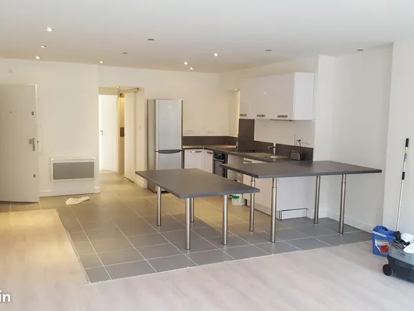 T2 hyper centre refait à NEUF 60 m² avec cuisine équipée