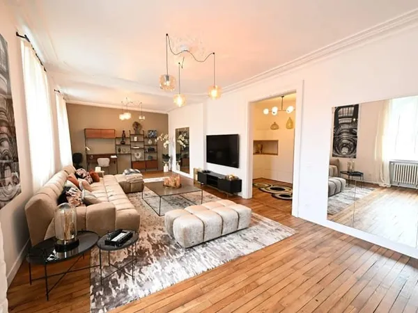 Appartement 7 pièces 180 m²