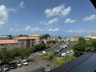 Bien Commercial 195 m2, Lamentin