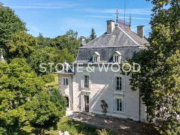Maison de maître du XIXe siècle sur les rives du Rhône