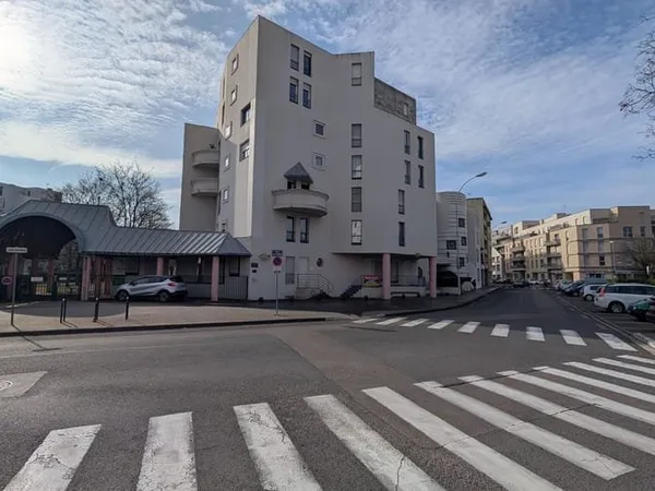 Bureau 383 m²
