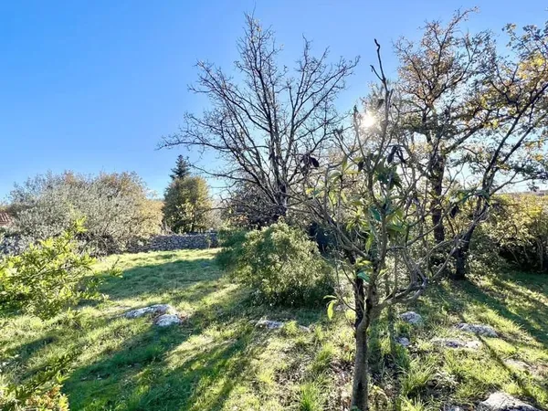 Terrain à bâtir 857 m²