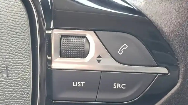 Peugeot 208 puretech 100 s&amp;s bvm6 — photo 21