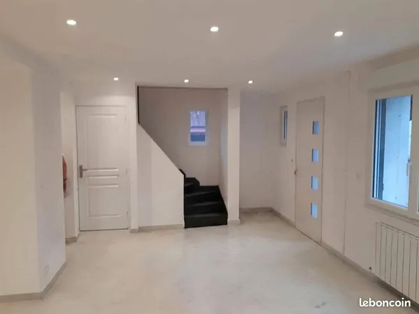 Maison familiale 160 m² - 4 chambres - jardin, terrasse et garage - 900