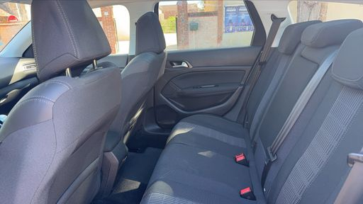 Peugeot 308 SW 1.5 BlueHDi 130 - Allure – 2018 – 114193 km – Diesel – Boîte Manuelle — photo 32