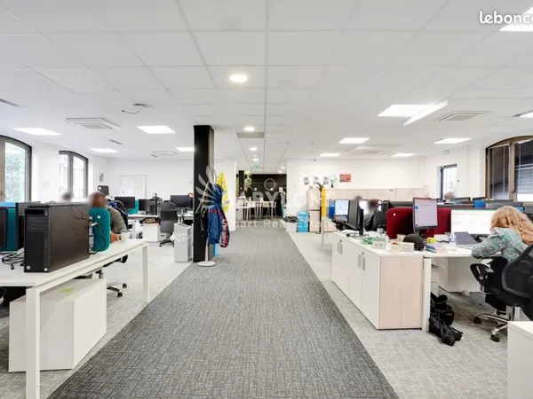 Bureau 337 m²