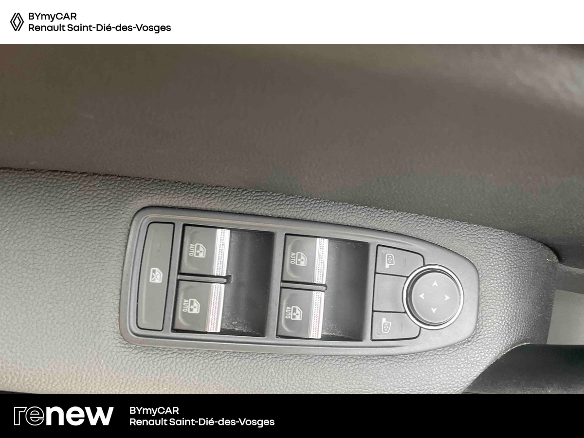 Renault Captur E-Tech 145 — photo 20
